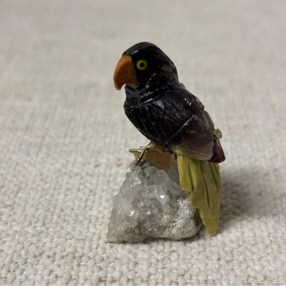 Small Stone Parrot Sculpture Carved And Mounted On NaturalQuartz CrystalCluster - Picture 5 of 7